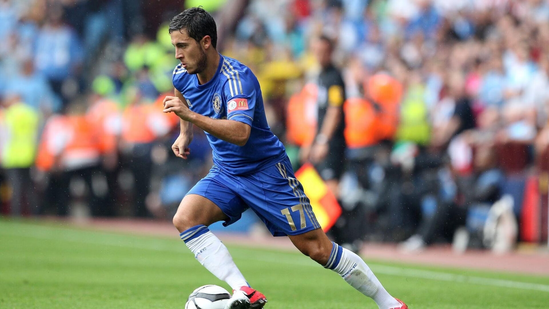 九游sports-英超激烈争夺，豪门纷纷奋战追赶