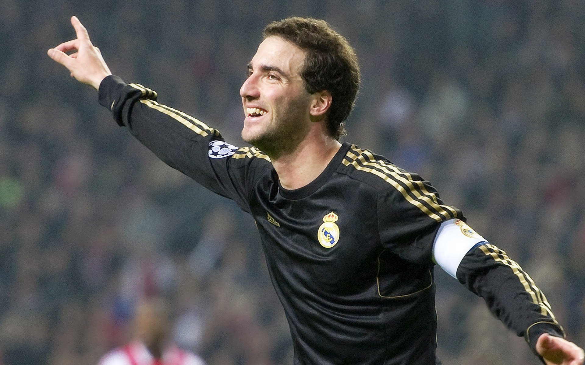 九游官网-莱昂·马尔尚男子200米个人混合泳决赛强势夺冠，男子200米混合泳英国选手